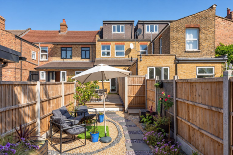 Ferndale Avenue, E17