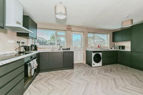 Refitted Kitchen Diner: