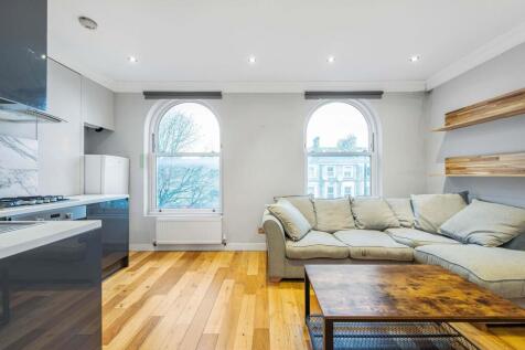 Bright one-bedroom second-floor flat in Stroud Green with open-plan living, modern kitchen and bathroom, built-in storage, and great transport links. Ideal for first-time buyers or investors.