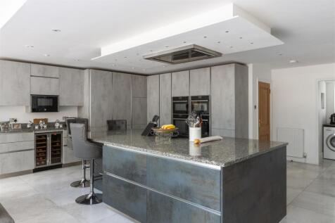 11 Pine Coombe-33.jpg