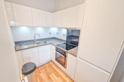 Available From 1st August 2026 - Prop Home are delighted to present this fantastic recently refurbished 1 bedroom apartment coming available located Tate House, Leeds