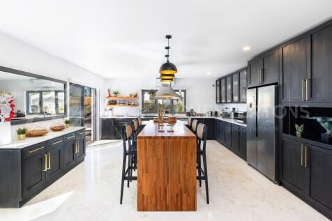 Almancil 6 Bed Villa For Sale Algarve (31)
