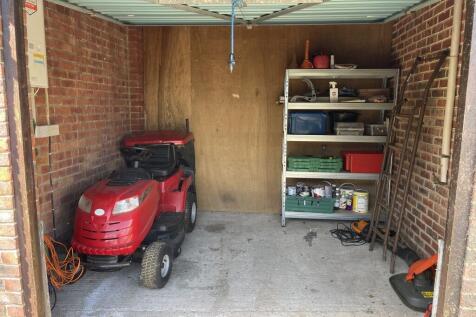 SMALL GARAGE