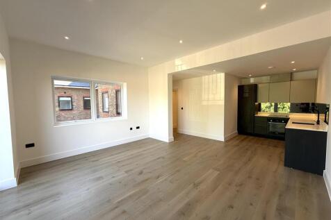 Living Room pic 3.jpeg