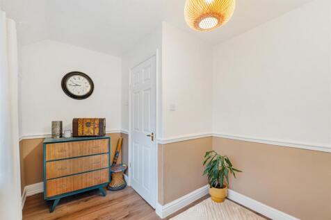 118 Coronation Drive bedroom 3.jpg