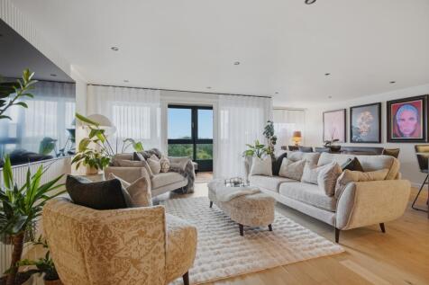 Lounge/ Dining Area