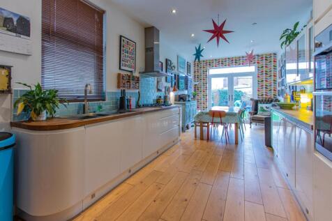 Roath Court Road 21-16.jpg