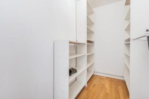 Walk-In Wardobe