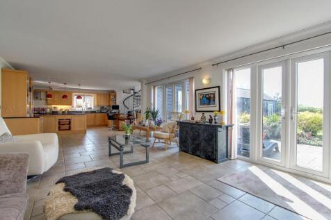 Open Plan Family Room/Kitchen