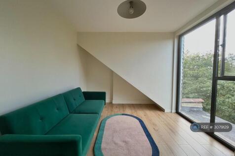 1 Bedroom Flat in W5 3LR