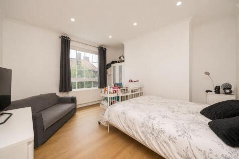 Headbourne House | SE1 4DY | 3 Bedroom (No Living Room) A spacious and well-presented 3-bedroom apartm...