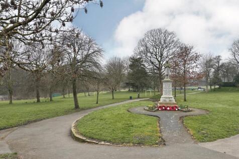 Victoria Pk closeby