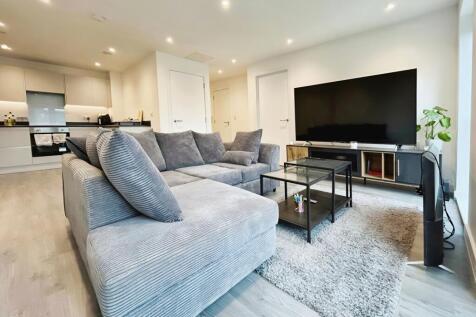 Third Floor Apartment | Two Bedrooms | Fully Furnished | Parking Available A well-presented two-bedroom apartment located on the third floor of a modern development in a great Leeds location. The prop