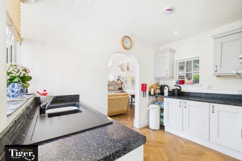 CAM02176G0-PR0579...