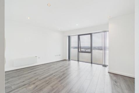Belvoir Liverpool Central are pleased to present this spacious two bedroom, two bathroom apartment in Alexandra Tower, offering stunning views across the River Mersey. With a large living area and mod