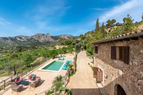 Charming countryside finca with views across the valley in Bunyola