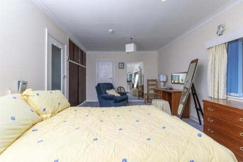 Bramleys Estate Agents - Pinfold Lane - Fixby (22)