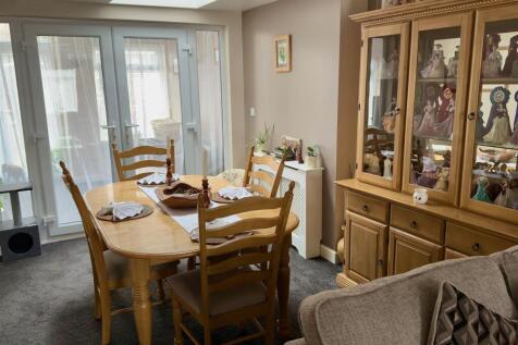 DINING AREA.jpg