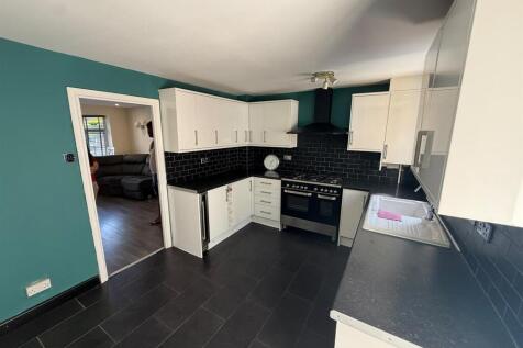 Kitchen three .jpeg