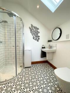 En-suite (Bedroom 1)