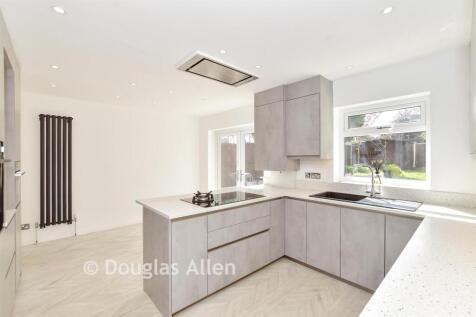 Kitchen/ Breakfast Area