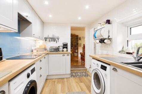 Kitchen2.jpg