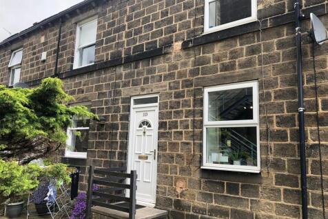 Lovely period cottage immediately off Town street Horsforth Separate lounge and kitchen. The lounge is carpeted and furnished with sofas and a book case. The kitchen has ample storage and gas hob, ove