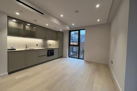 1-bed, 1-bath apartment in the prestigious West End Gate development. Excellent amenities and prime location. Available ASAP!