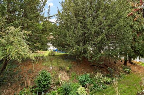 Drummond Gardens Christ Church Mount, KT19 8RP