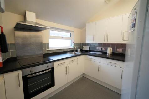 5 Bedroom House in LL57 1BE