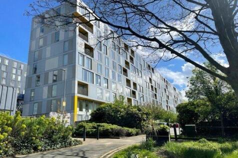 AVAILABLE 21/08/2026, ONE BEDROOM, ONE BATHROOM, BALCONY, SECURE ALLOCATED PARKING, ON-SITE GYM & CONCIERGE.