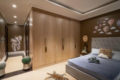 7 bed, 8 bath Town House in London - Photo 26