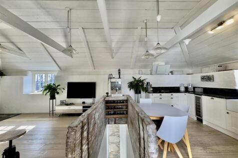 COTTAGE LIVING SPACE.jpeg