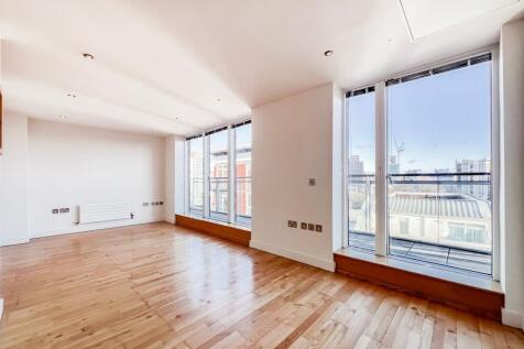 Luxurious 2-bed duplex penthouse in Leeds city centre. Expansive windows, private balcony, modern kitchen, secure entry. Ideal for professionals. Unparallelled city living experience.