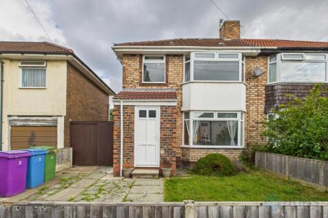 **CAN BE OFFERED FURNISHED ALSO** Set in the sought-after L25 Hunts Cross area, this well-presented home offers a fantastic rental opportunity. The property features spacious open-plan living, dining,