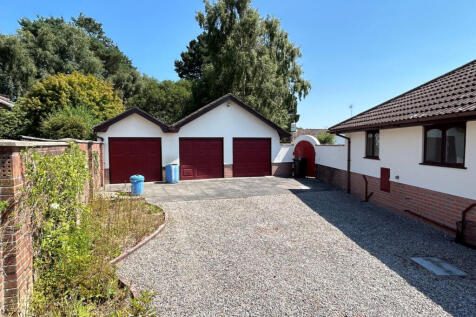 TRIPLE GARAGING