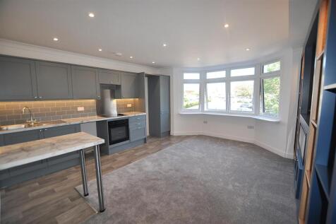 Lounge kitchen.JPG