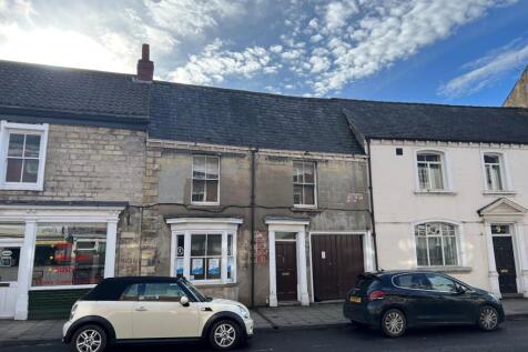 Retail Property (high street) to rent in scarthingwell
