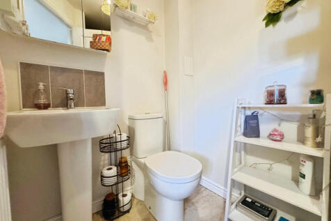 2 bed, 1 bath Apartment in Glasgow - Photo 11