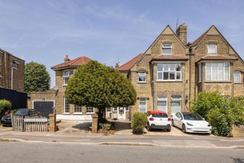 Chelmsford Road, E18