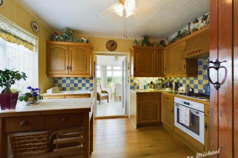 CAM02773G0-PR0132-STILL010