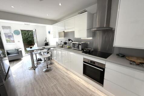 5 Bedroom Semi-Detached in NR5 8RT