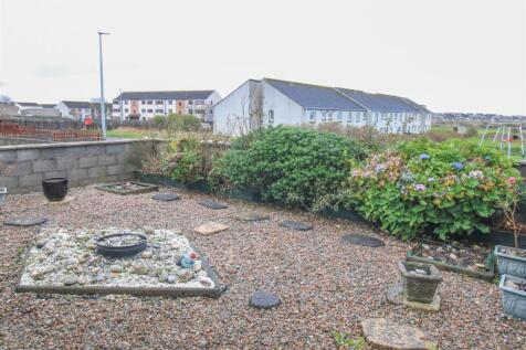 FRONT GARDEN-2.jpg
