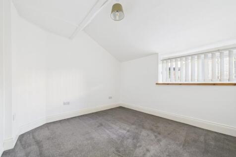 CAM02195G0-PR0094-STILL014