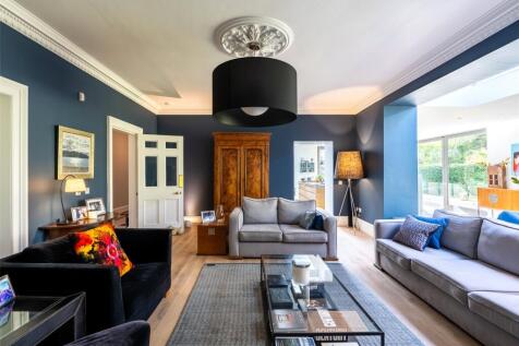 5 bed, 4 bath Detached in Edinburgh - Photo 5