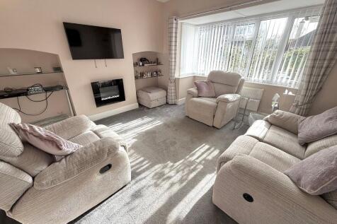 12 Knightscroft A...