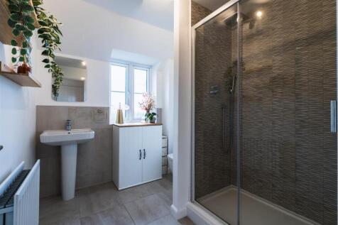 Master En-Suite Shower Room