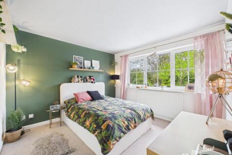 CAM03218G0-PR0606-STILL005