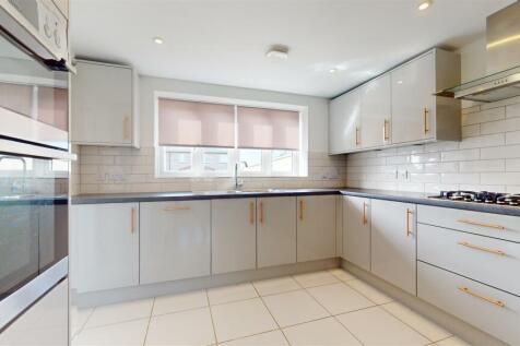 Kitchen 2.jpeg