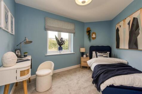 28 Cobham Close-12.jpg